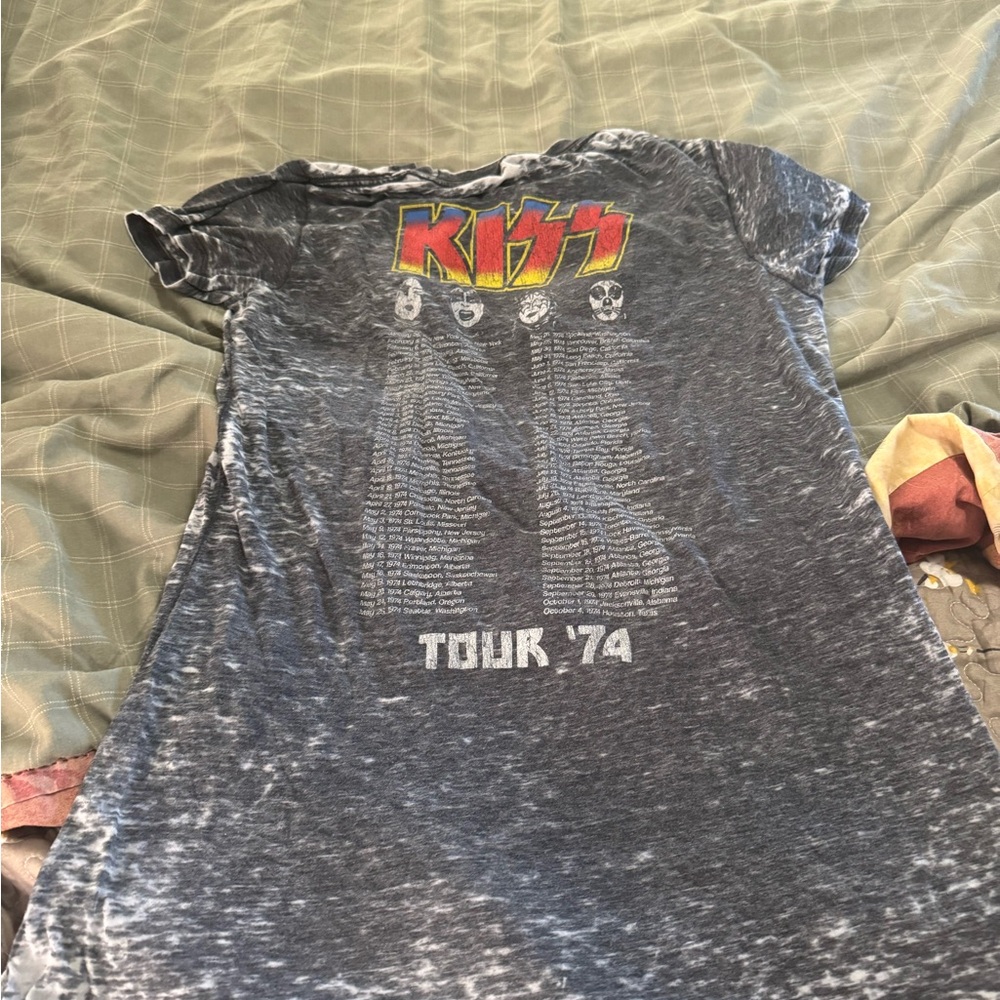 Torrid Black Short Sleeve Tee Kiss Logo